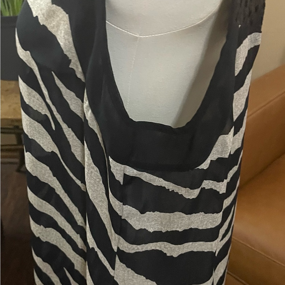CAbi Black and Gray Textured Top - Picture 5 of 6